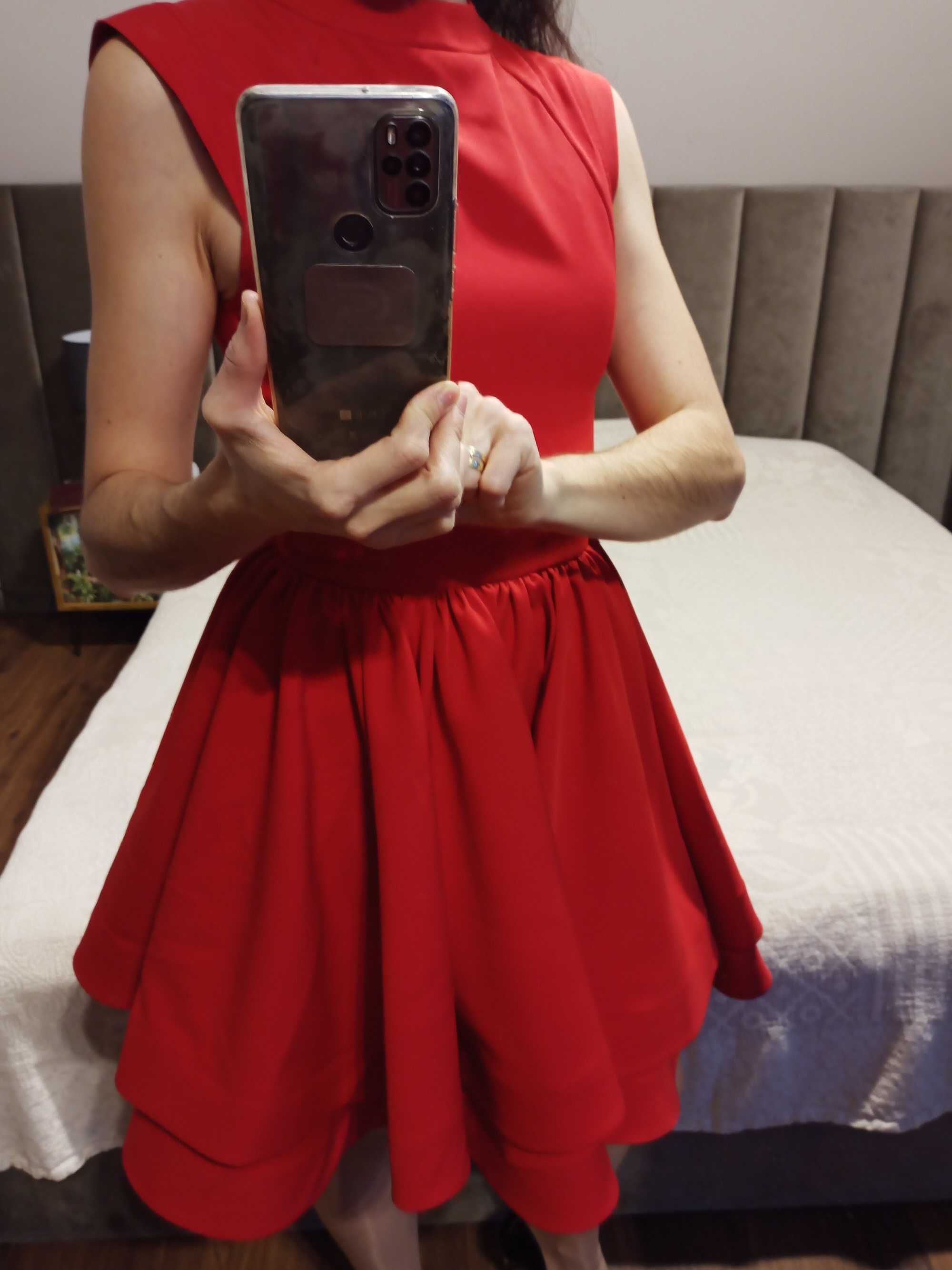 Czerwona sukienka wieczorowa mini roz. S rozkloszowana