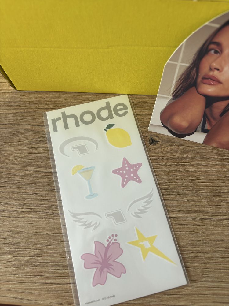 Tatuaże Rhode, róż, balsam do ust, blyszczyk, peptide