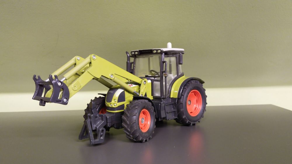 Siku traktor Claas 1:32