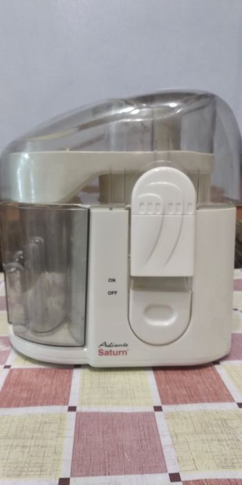 Центробежная соковыжималка Saturn ST 1042