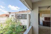 Grande casa para remodelar, duas frentes, no centro de Alfarelos