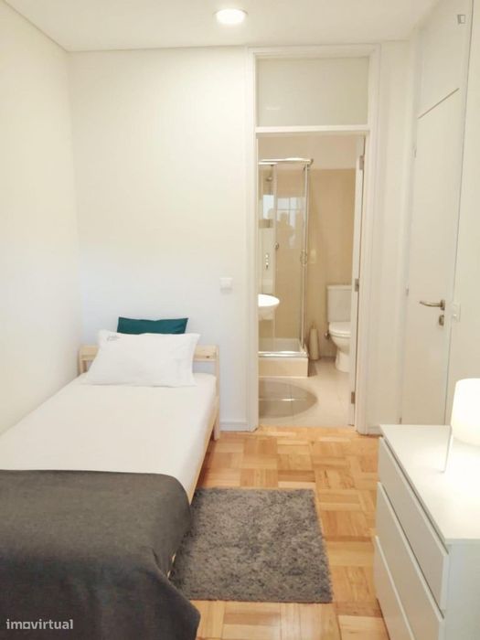 767085 - Quarto com cama de solteiro, com casa...
