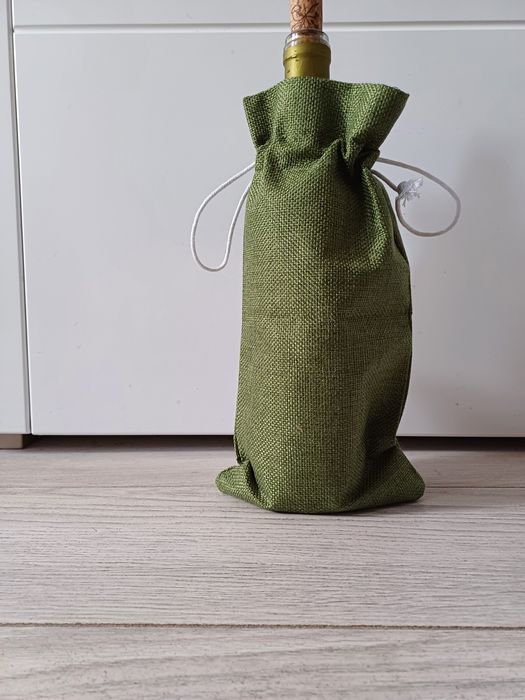 Świąteczne opakowanie prezentowe na butelkę