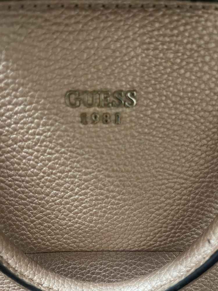 Продам сумку Guess