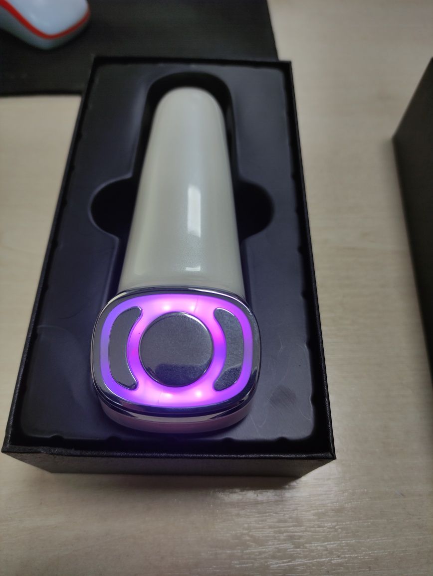 Массажер для Подтяжки кожи лица С ФУНКЦИЯМИ RF, EMS И LED-ТЕРАПИИ