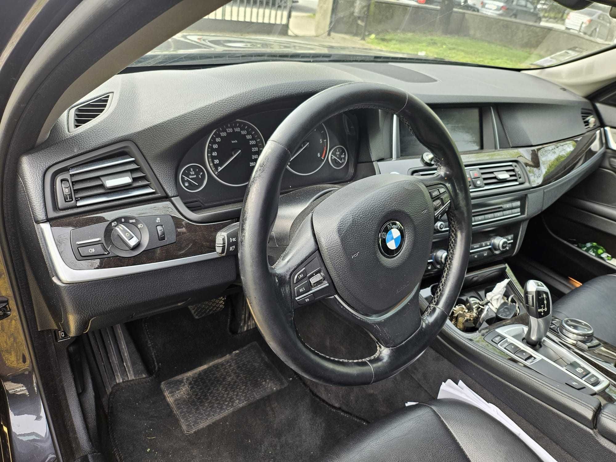 Vendo BMW cinza escuro 520