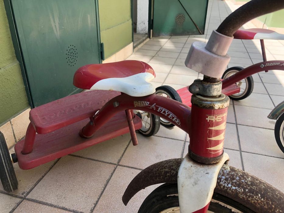 Triciclo radio Flyer duplo degrau