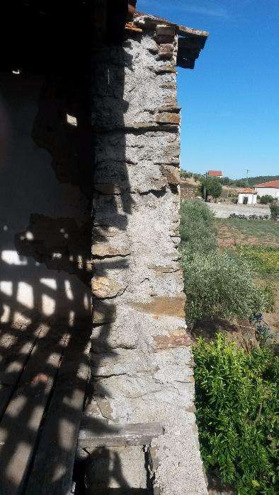 Moradia Germinada de uma Casa do século XIX em pedra - Vila Flor