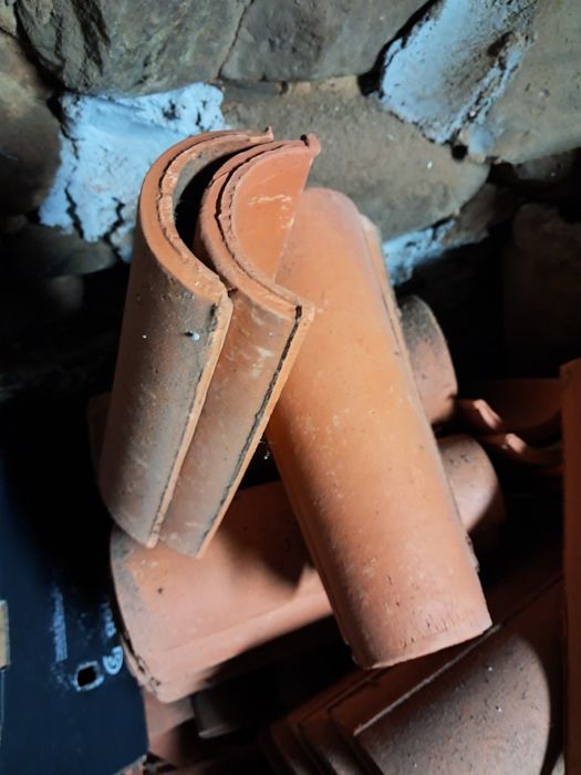 Telha pequena como nova.