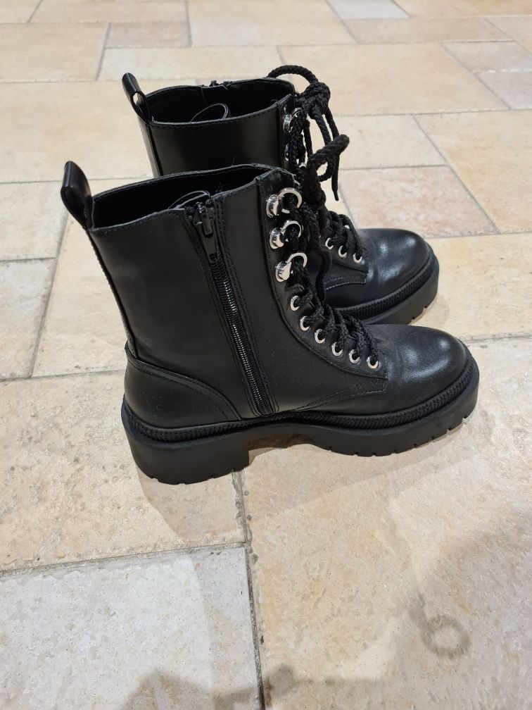 Botas pretas parfois