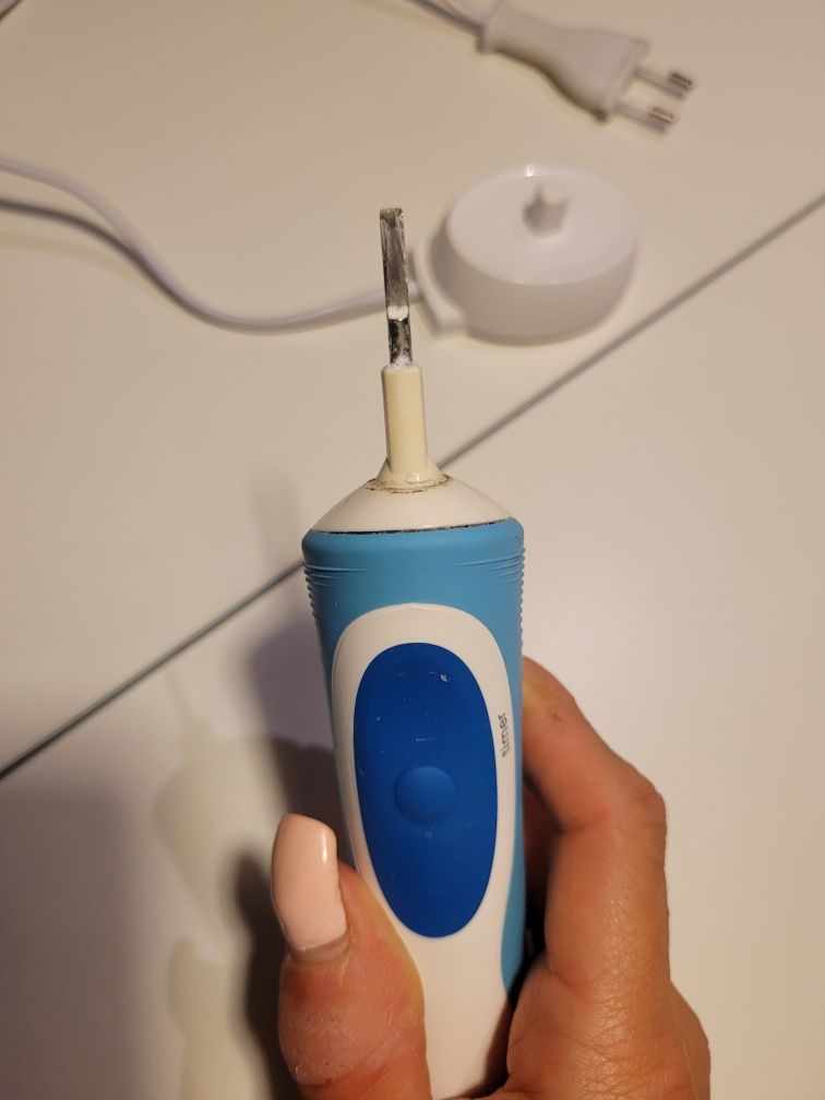 Szczoteczka do zębów Oral B Vitality z ładowarką