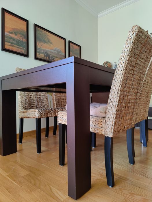 Mesa de jantar extensível (cadeiras nao incluídas)