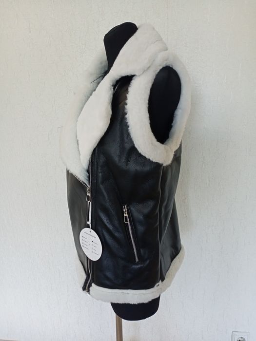 Жилет-дублянка чорна еко-шкіра з білим хутром 2 розміри
