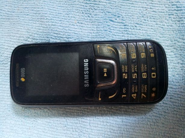 Мобильный телефон Samsung E1282 нерабочий.