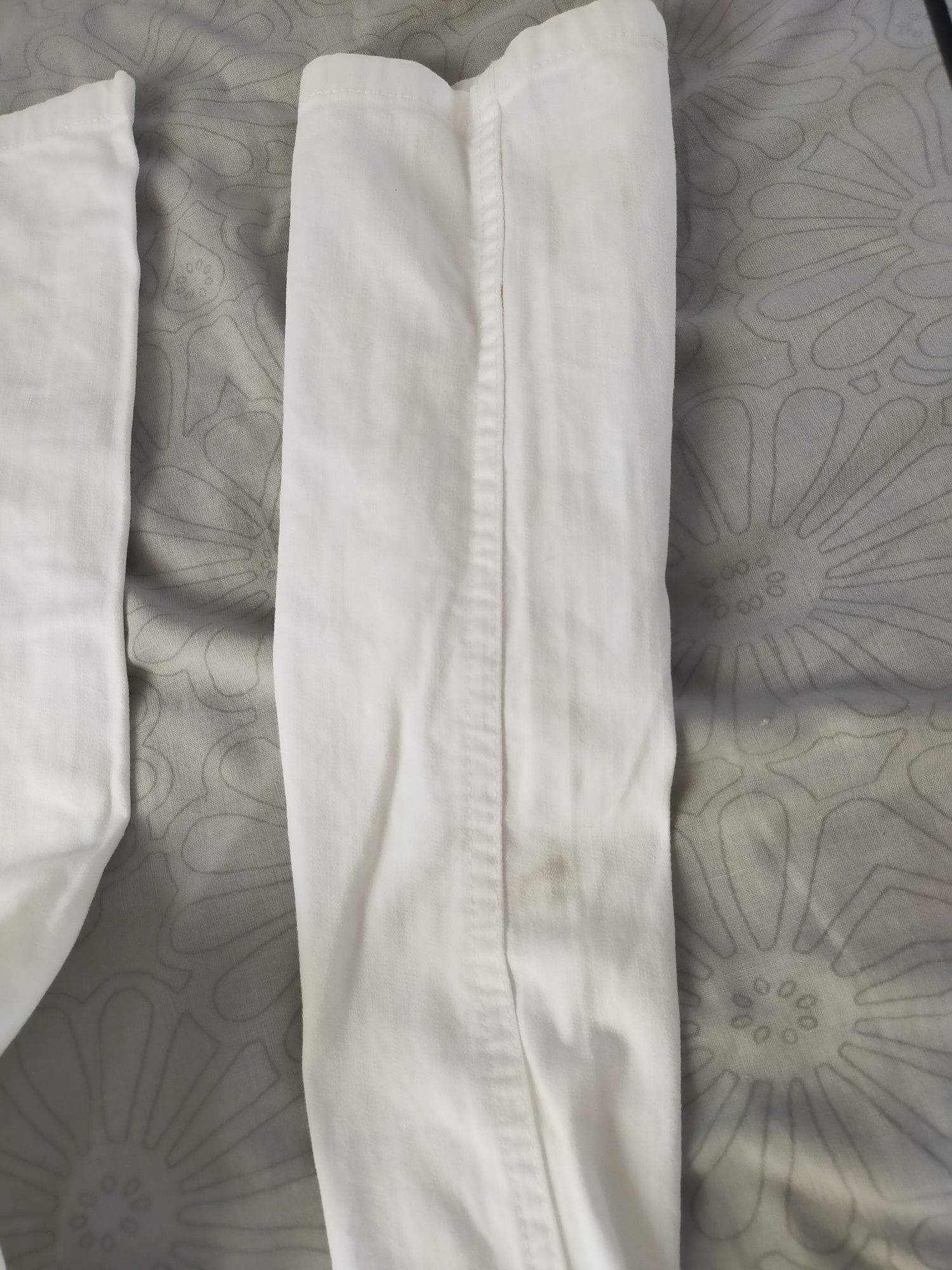 Spodnie dżinsowe biale 134 cm?