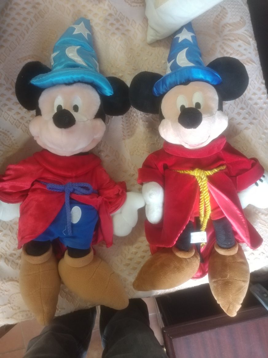 Mickey mouse e outros peluche