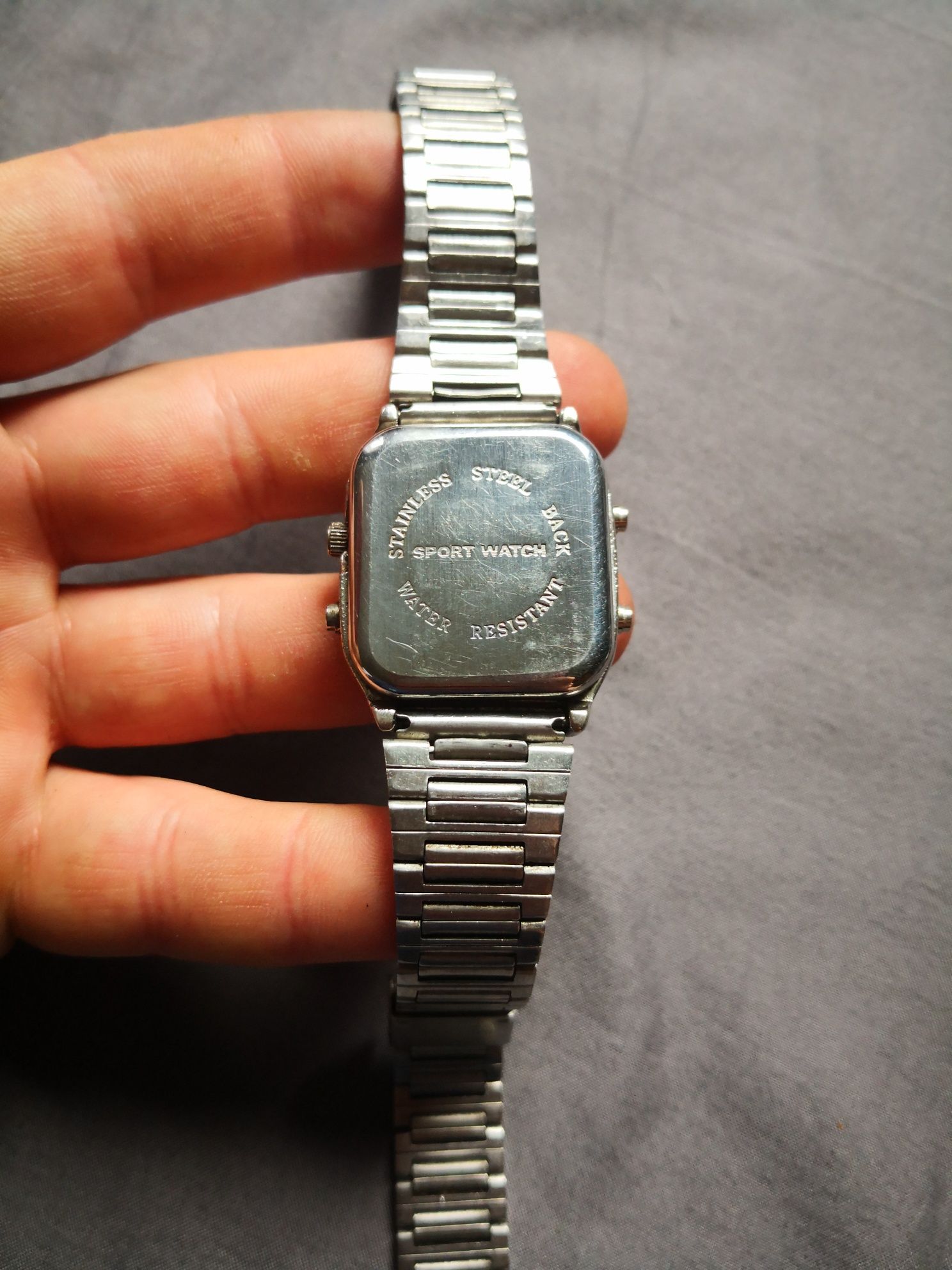 Stary męski zegarek quartz. Odzysk części, starocie, kolekcja.