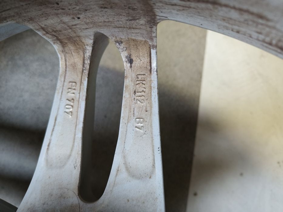 Felgi aluminiowe 17" Alutec Audi/VW/Skoda 5x112 + opony zimowe Lassa