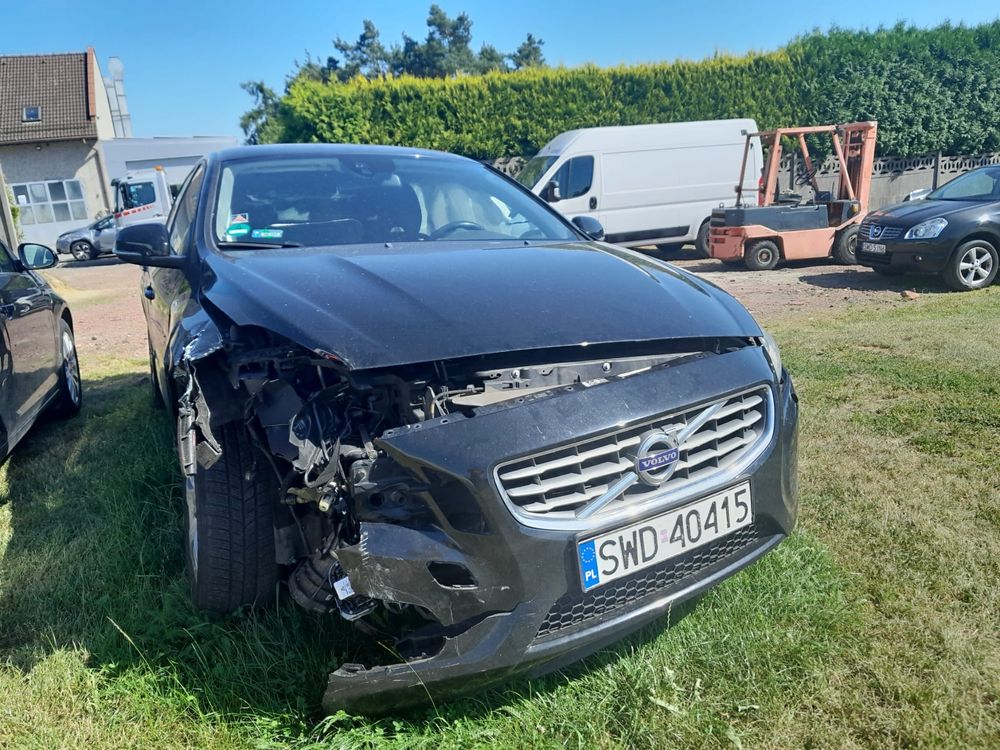 Volvo v60 2.0 D uszkodzony