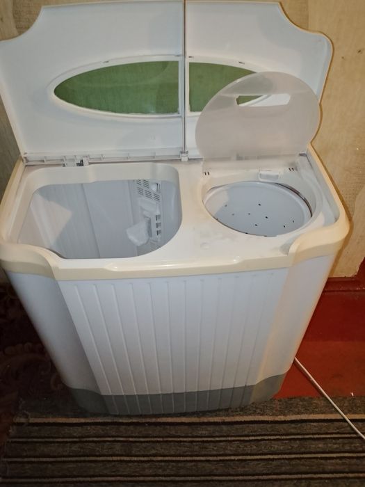 Стералная машенка полу автомат в хорошем состоянии с документами