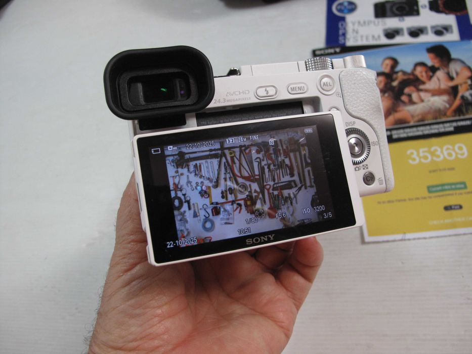 Sony a6000 - RESERVADA - com ou sem lentes, bom estado geral