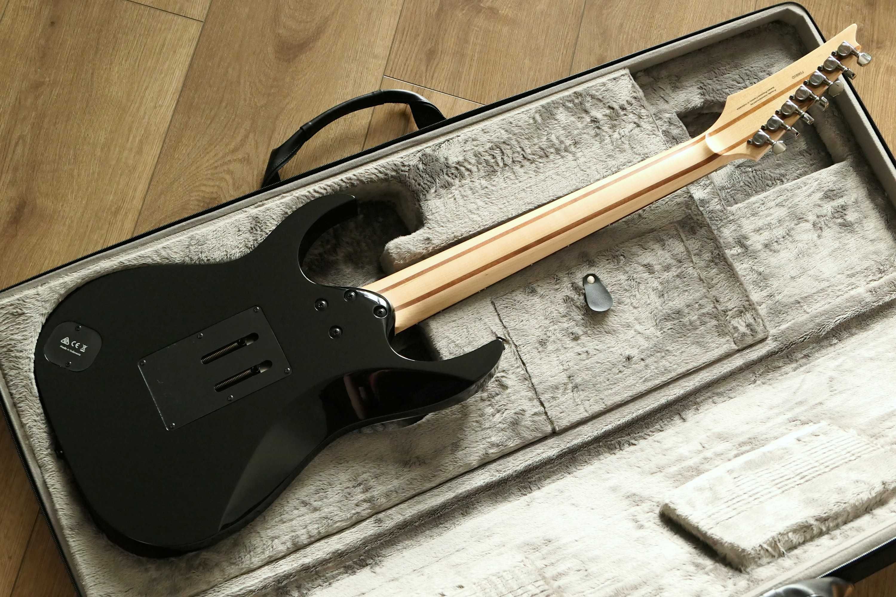 Ibanez Premium UV70P Universe + Ibanez Case