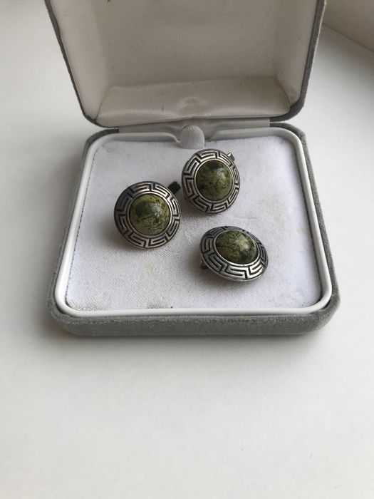 Комплект из серебра 925 пробы ( серьги, кулон  с змеевиком)