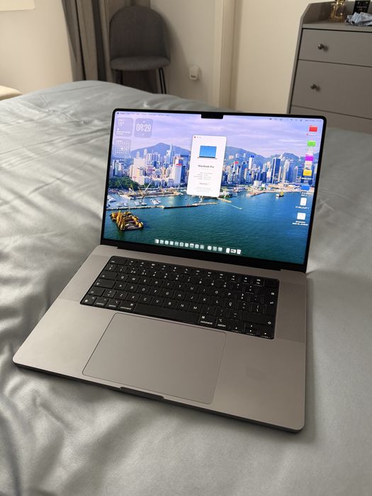 2021 Macbook Pro 16” | M1 Max |  32GB RAM | 512GB SSD