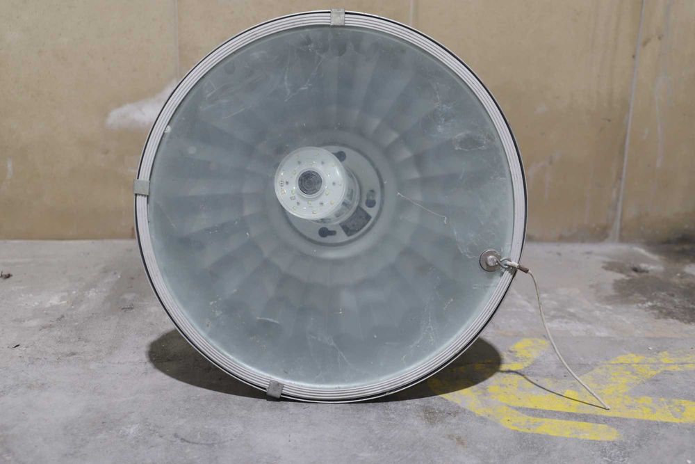 Campânulas industriais - ideais para oficinas, garagens e fábricas