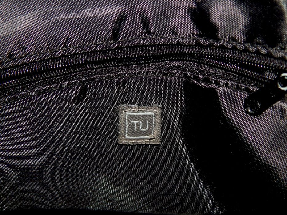 Полиэстеровая черная сумочка TU на плечо.