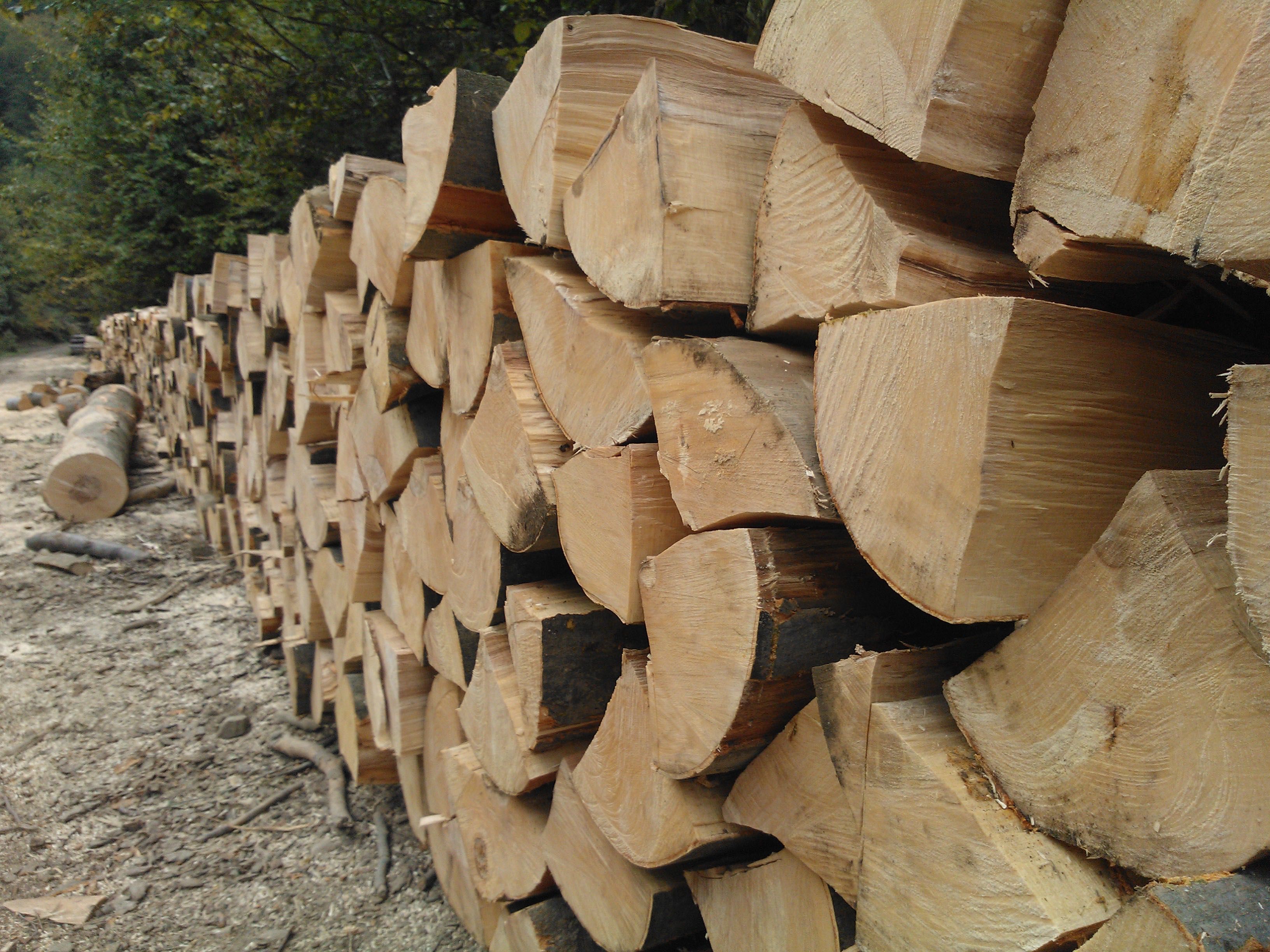 Drewno opałowe grab , buk- sezonowane , suche.
