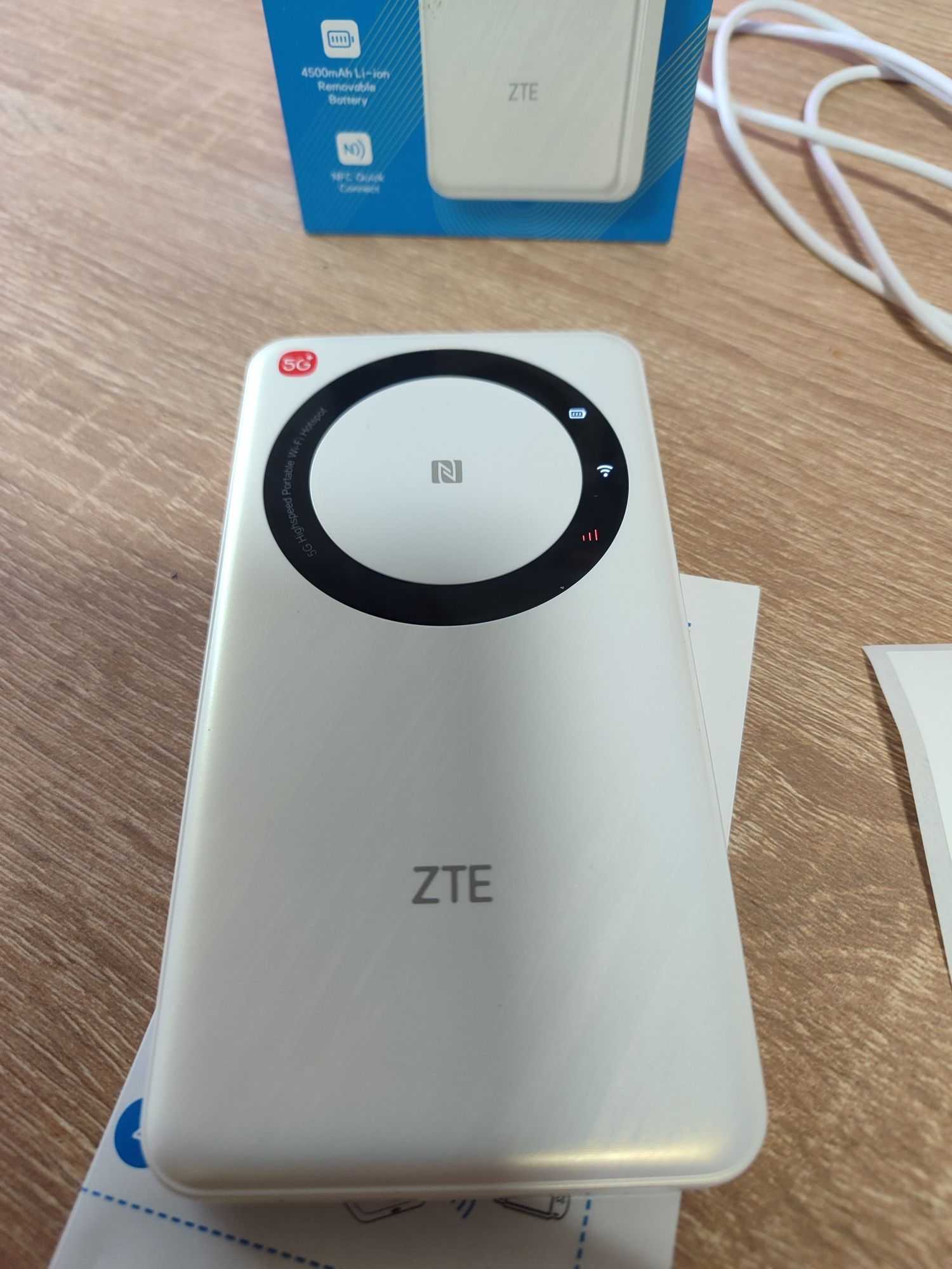 мобільний Wi-Fi роутер ZTE U30 Air 5G.