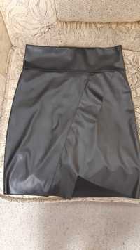 Кожаная юбка с широким поясом