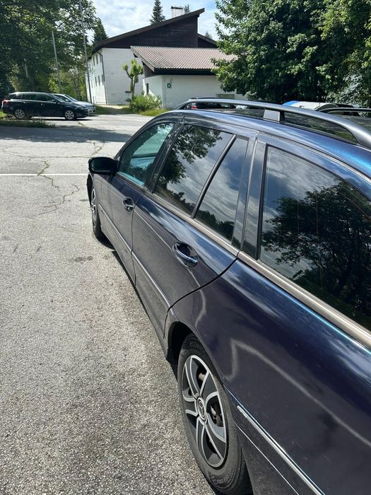 Автомобіль Mersedes-Benz c220 w203
