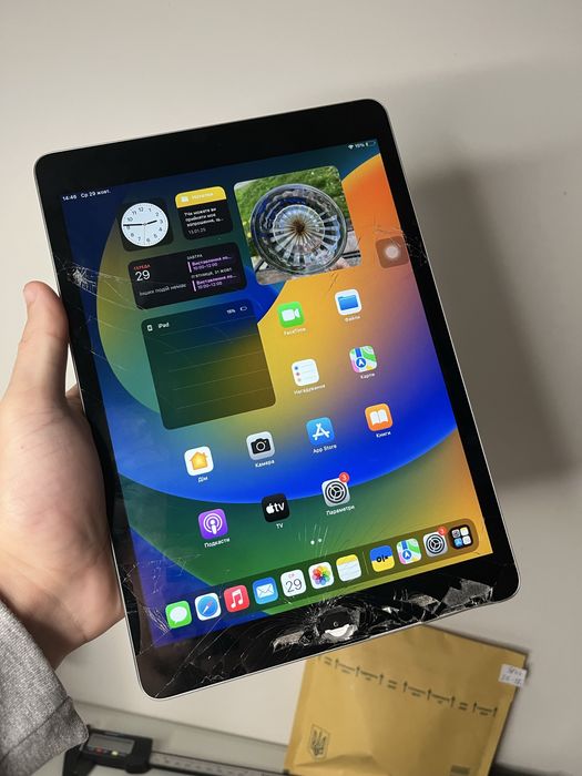 Ipad 9th gen 64Gb , Iphone 15 pro max icloud