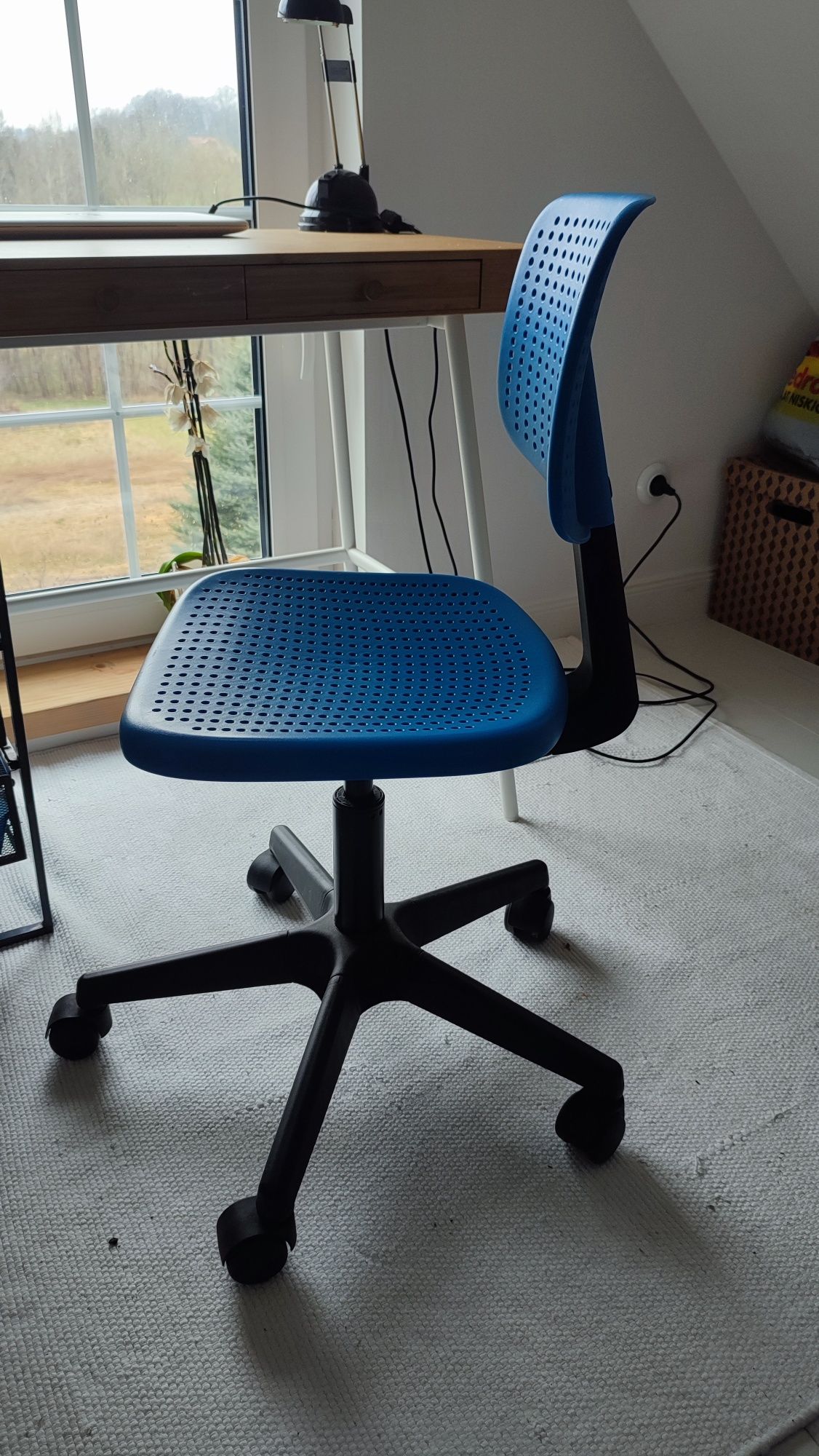 IKEA Puck krzesło biurkowe dziecięce regulowana wysokość obrotowe nieb