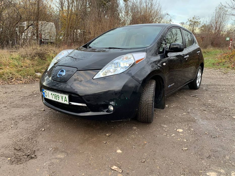 Nissan leaf 2012 року
