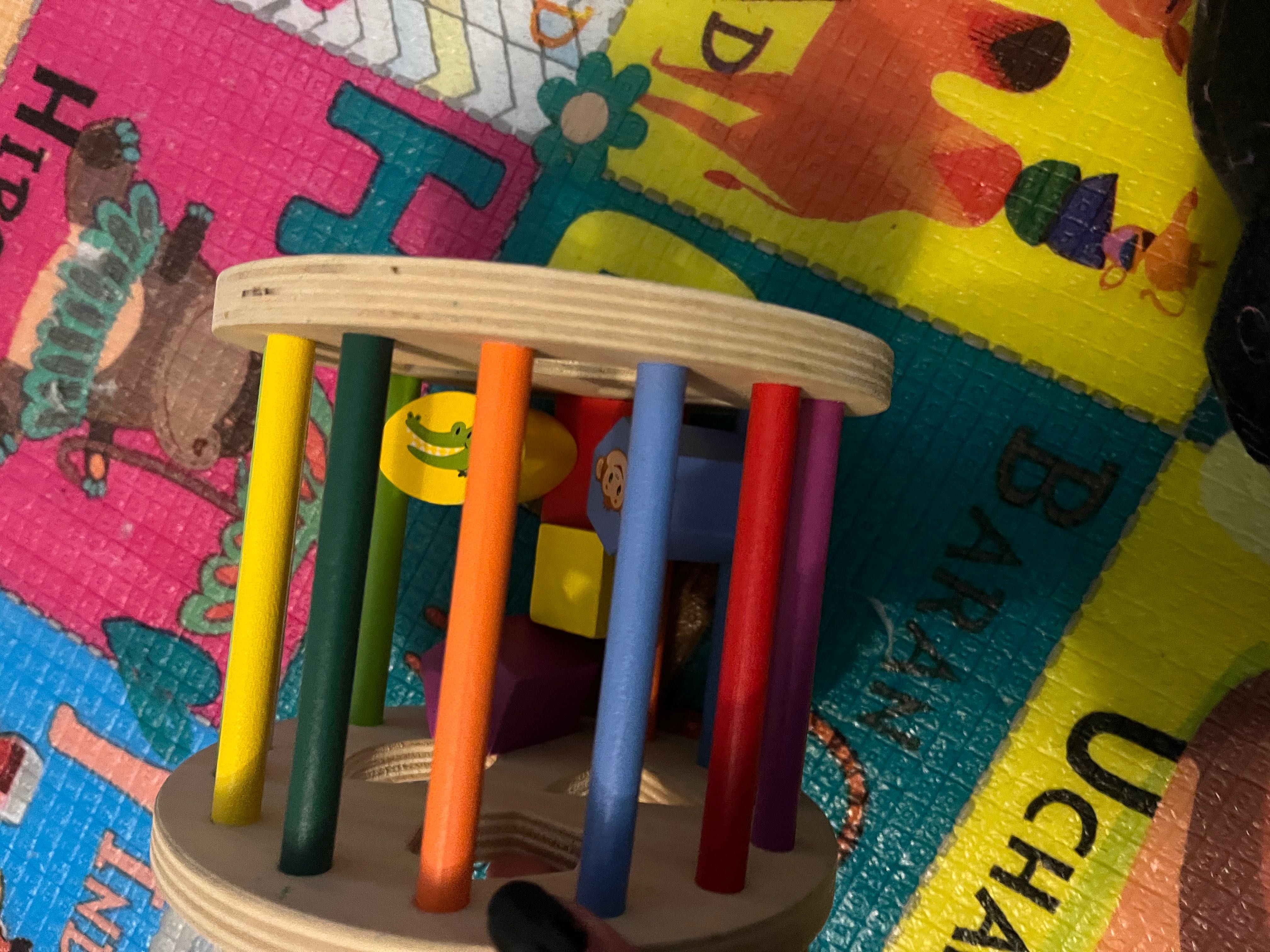 Edukacyjny drewniany walec sorter z klockami