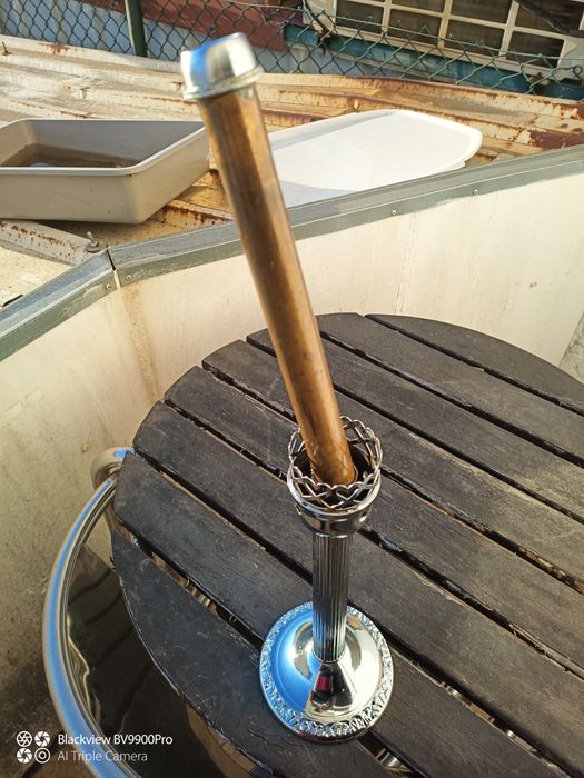 Par de candelabros em bronze com vidros