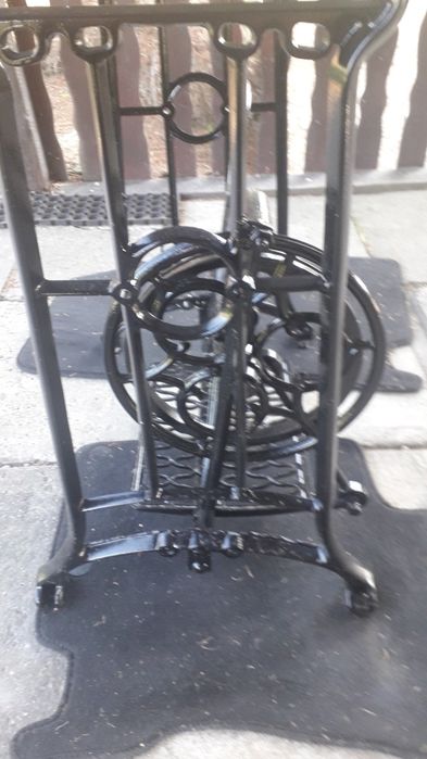 stolik z maszyny Singer 55x65 cm blat z marmuru włoskiego Carrera