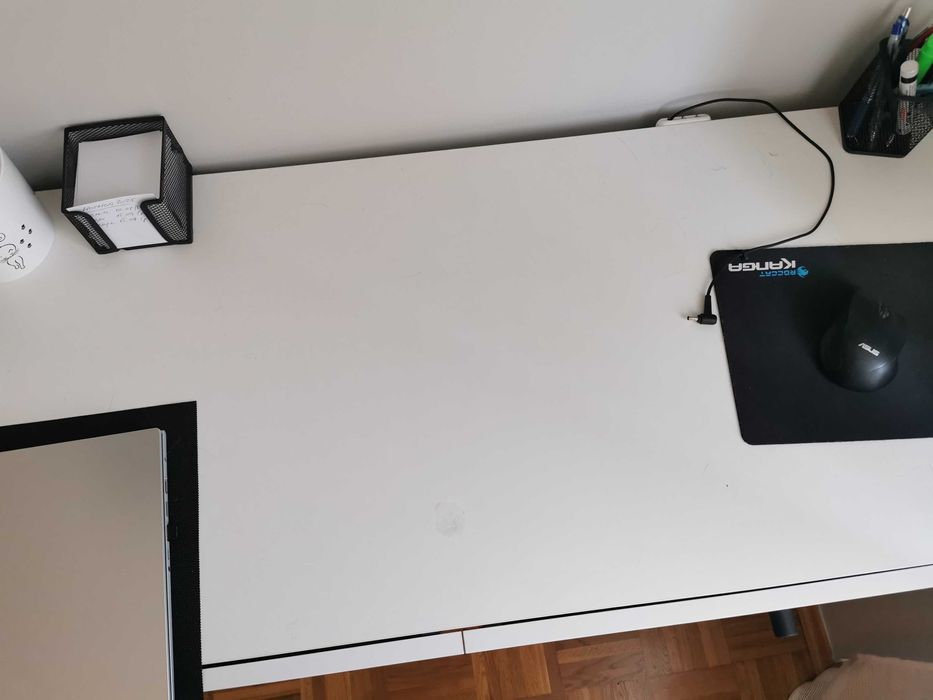 Dziecięce minimalistyczne biurko odbiór osobisty