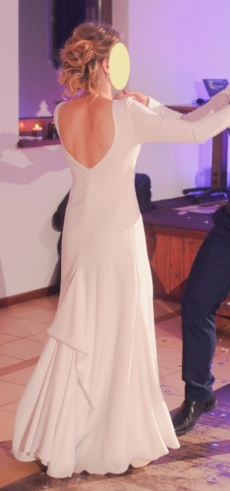 Subtelna, romantyczna, gładka suknia ślubna z długim rękawem