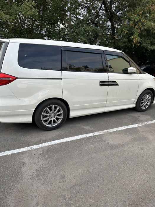 Продам Hondu Elysion 2011 2.4 бенз