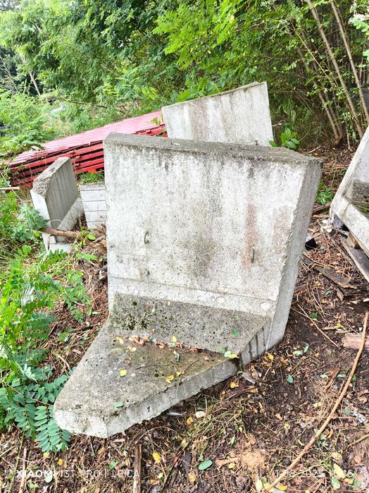 Ściany oporowe typu L. (Podjazd)