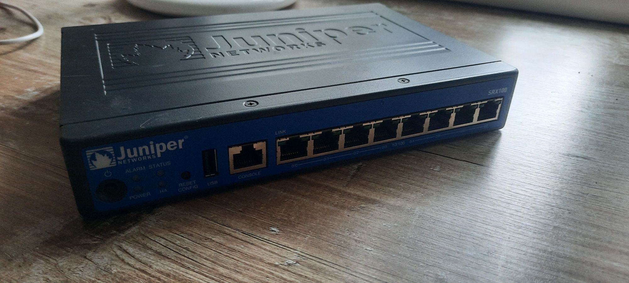 Межсетевой экран Juniper SRX100B