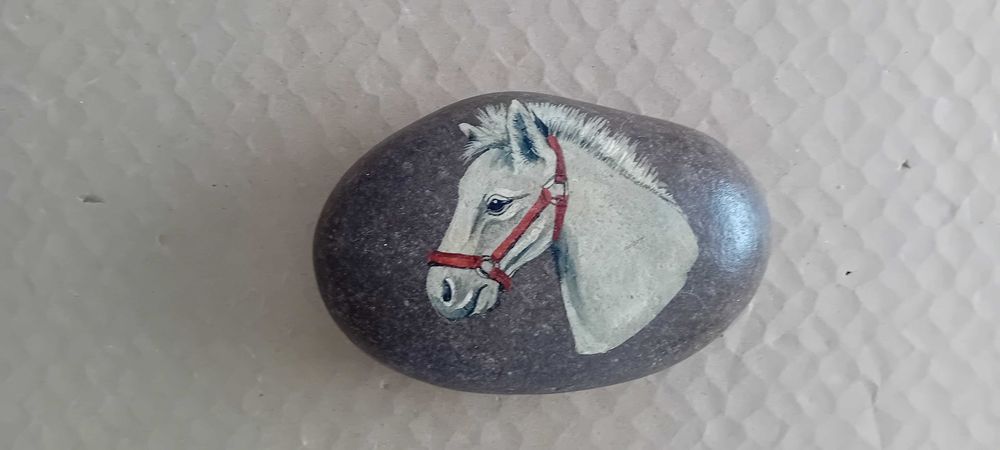 Pedra Pintada Cabeça de Cavalo Artesanal 15 x 11 x 5 cm
