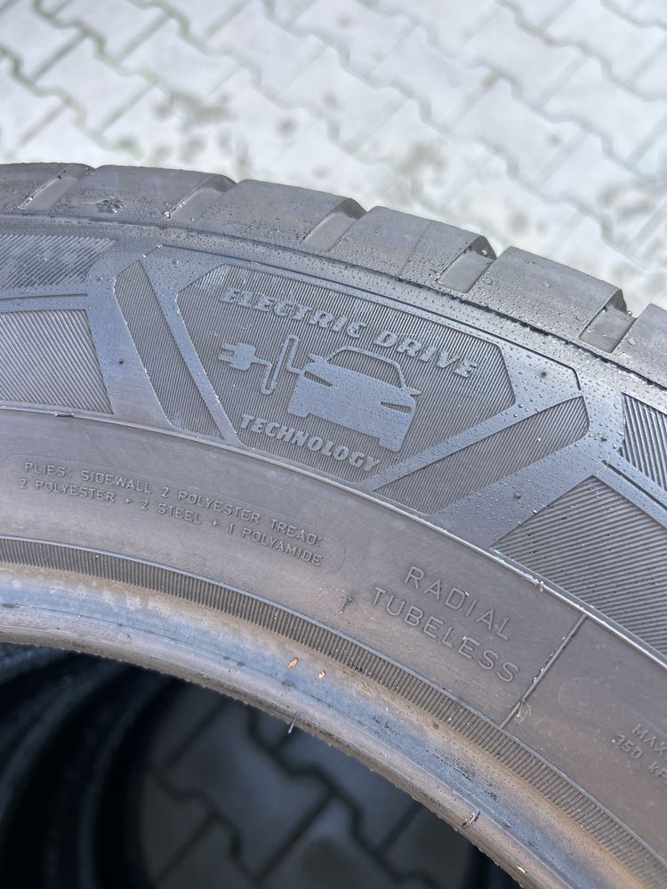 GoodYear 235/60R18 103T UltraGrip Performance +