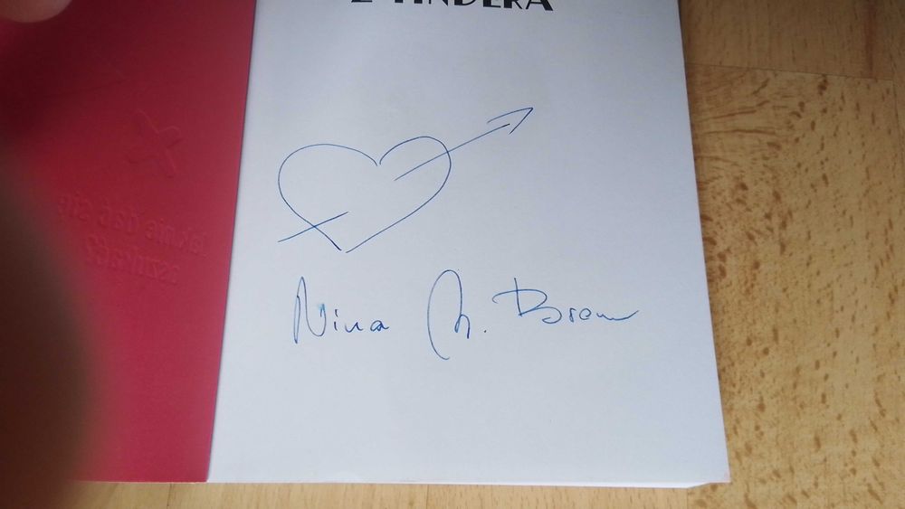 Narzeczony z Tindera, Nina Majewska-Brown, bdb, książka z autografem