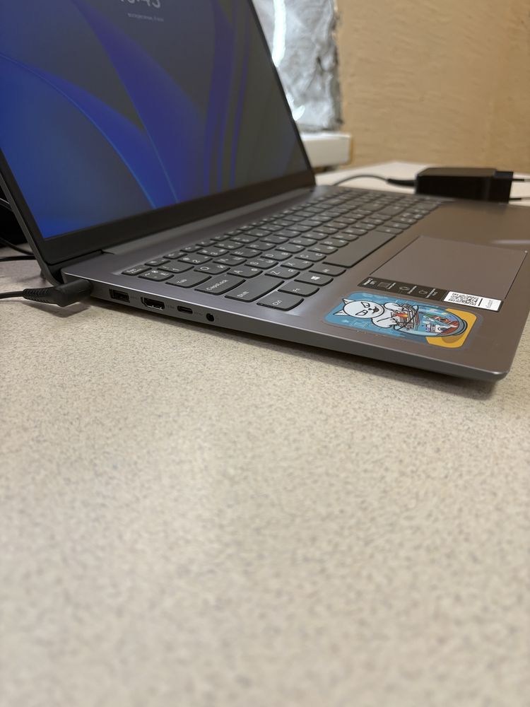 Lenovo i5 11-го покоління - стан ідеальний - сумка в подарунок
