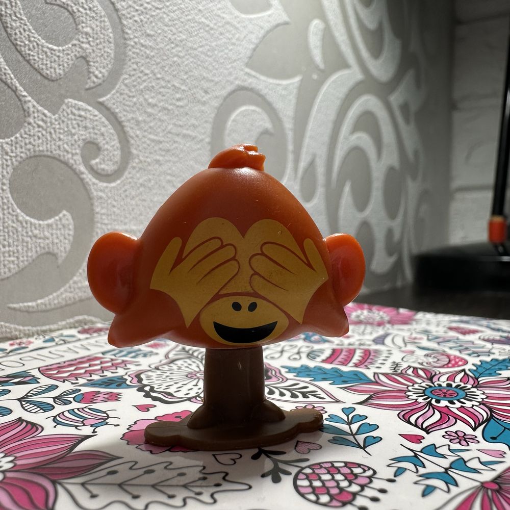 Фігурка-ручка Emoji «Мавпа з закритими очима»